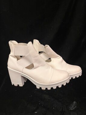 Topshop White Cutout Chunky Heel Ankle Boots